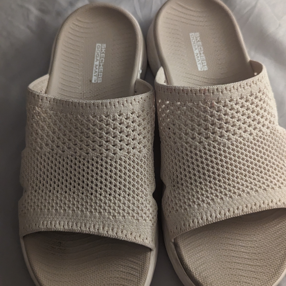 Skechers Goga Mat Women's Cream Slide Sandals